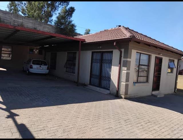 5 BEDROOM HOUSE FOR SALE IN OLIEVENHOUTBOSCH